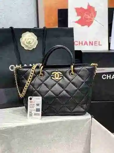 El bolso Chanel está hecho de cuero original importado de primera calidad y una versión réplica de a