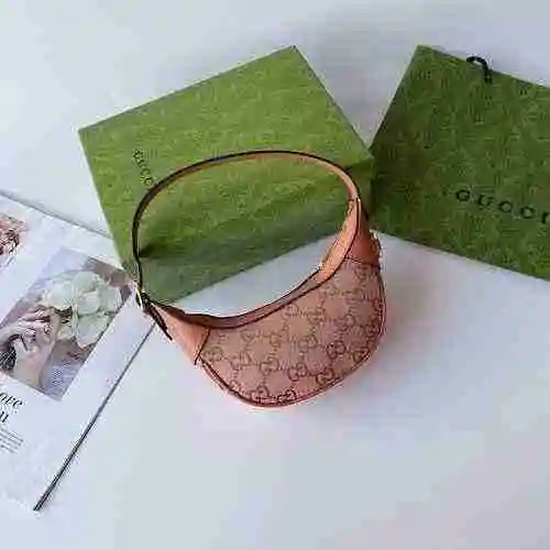 El bolso GUCCI Gucci está hecho de material de lona importado, con una bolsa de regalo de entrega de