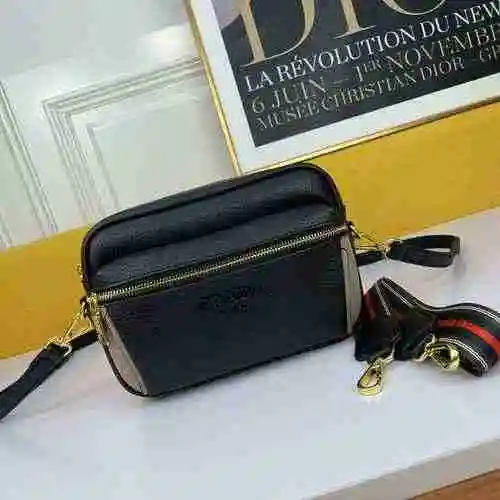 El bolso cruzado está hecho de piel de vaca original importada, con una bolsa de regalo de entrega d
