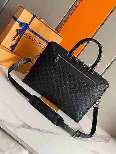 El maletín especial LV para hombre está hecho de cuero original importado de primer nivel y una vers