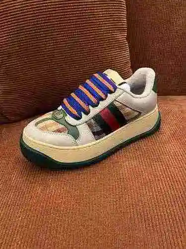 Código de pareja GUCCI: 0831C20 Talla: Mujer 35-41 Hombre 39-45.