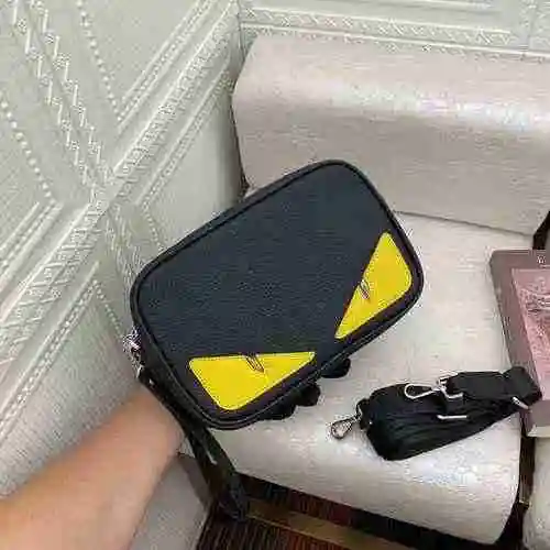 Fendi Bolso bandolera para hombre Fendi hecho de material de lona importado, bolsa de regalo de entr