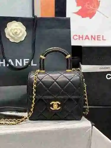 El bolso de maquillaje Chanel está hecho de cuero original importado de primera calidad y una versió