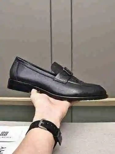 Zapato de hombre Givenchy Código: 0717B70 Talla: 38-44 (45 se puede personalizar)