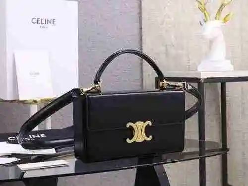 El bolso cruzado está hecho de piel de vaca original importada, con una bolsa de regalo de entrega d