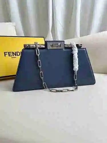 FENDI Fendi Chain Bag adopta una versión de réplica de alta gama de cuero original importado de prim