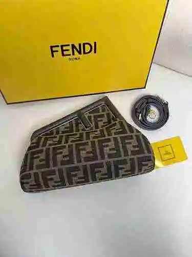 FENDI El bolso cruzado Fendi adopta una versión de réplica de alta gama de cuero original importado 