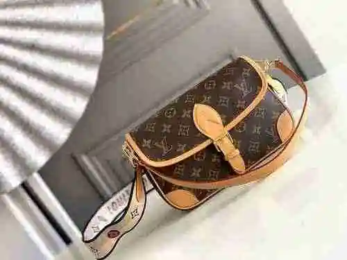 El bolso bandolera LV Louis Vuitton adopta una versión de alta gama de cuero original importado de p