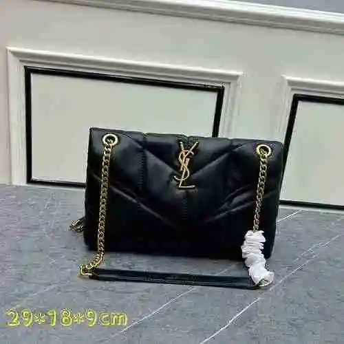 YSL Saint Laurent Cloud Bag está hecho de material de lona importado con una bolsa de regalo de entr