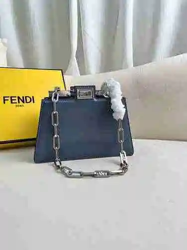 FENDI Fendi Chain Bag adopta una versión de réplica de alta gama de cuero original importado de prim
