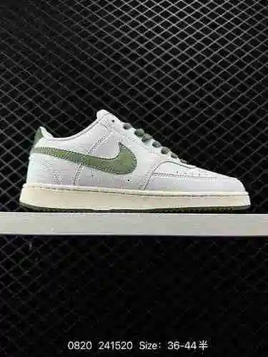 La capa superior especial Nike Court Vision Low combina comodidad y un estilo excepcional, mostrando