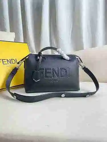 FENDI El bolso Fendi adopta una versión de réplica de alta gama de cuero original importado de prime