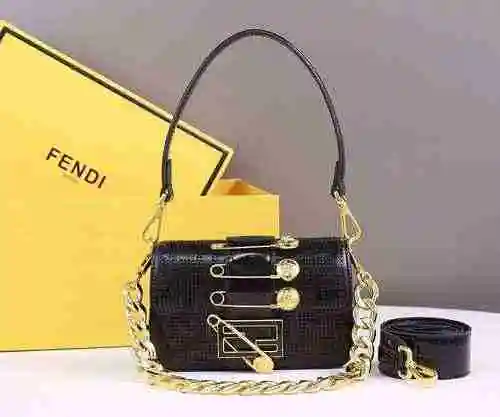 Fendi Bolso para axilas Fendi hecho de material de lona importado, bolsa de regalo con entrega de al