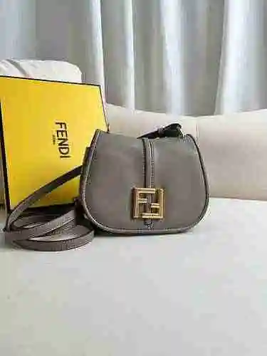 FENDI El bolso cruzado Fendi adopta una versión de réplica de alta gama de cuero original importado 