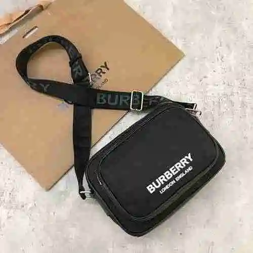 Mochila oblicua exclusiva para hombre de Burberry hecha de material de lona importado, bolsa de rega