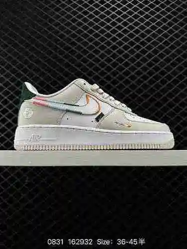 6 Nike Air Force&# x27; 7 Zapatillas deportivas de caña baja Air Force One con costuras y gancho