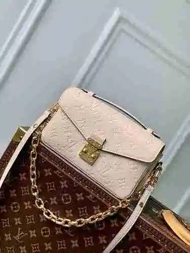 El bolso con cadena LV Louis Vuitton está hecho de cuero original importado de primera calidad, vers