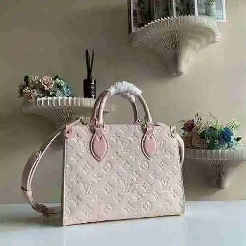 El bolso adopta cuero original importado de alto nivel y una réplica de alta gama para la entrega. B