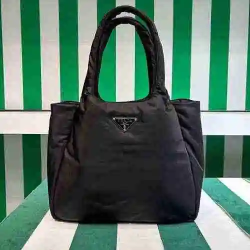 PRADA El bolso de compras Prada adopta una versión de alta gama de cuero original importado de prime