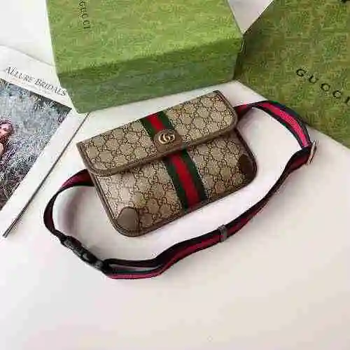 El bolso bandolera GUCCI Gucci está hecho de material de lona importado con una bolsa de regalo de e