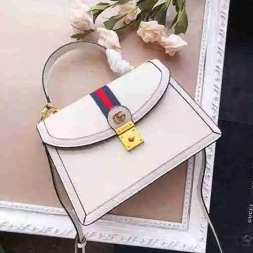 El bolso bandolera GUCCI Gucci está hecho de material de lona importado con una bolsa de regalo de e
