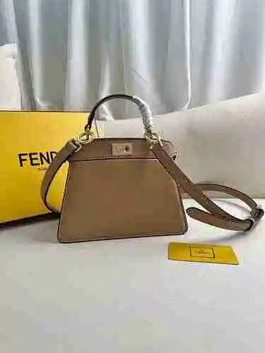FENDI El bolso cruzado Fendi adopta una versión de réplica de alta gama de cuero original importado 