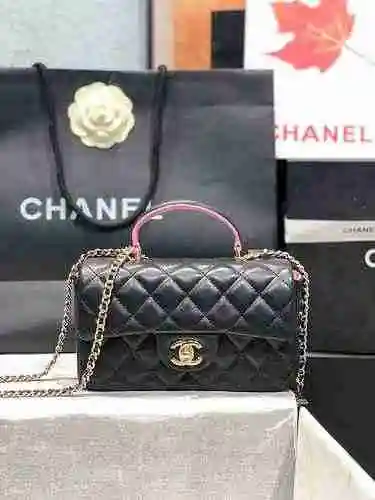 El bolso Chanel está hecho de cuero original importado de primera calidad y una versión réplica de a