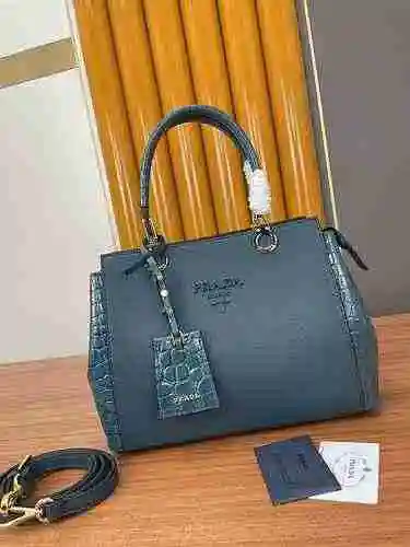 El bolso está hecho de piel de vaca original importada, con una bolsa de regalo de entrega de alta c