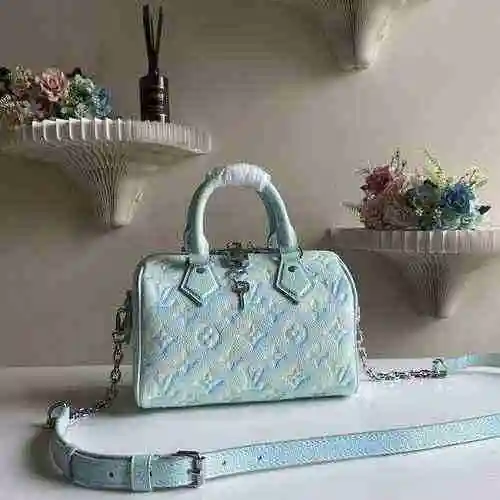El bolso está hecho de cuero original importado de primer nivel y una réplica de alta gama para su e
