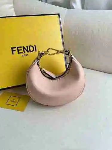 FENDI Fendi Underarm Bag adopta una versión de réplica de alta gama de cuero original importado de p