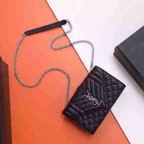 El bolso con cadena YSL Saint Laurent adopta una versión de alta gama de cuero original importado de