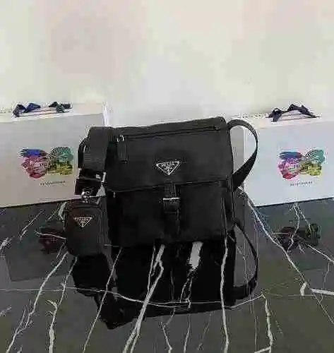 PRADA Bolso bandolera Prada para hombre hecho de material de lona importado, bolsa de regalo de entr