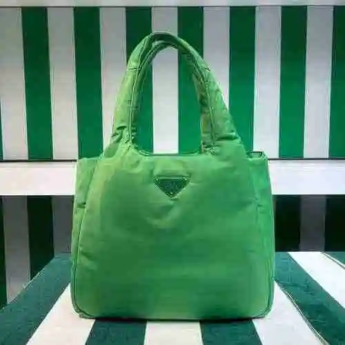 PRADA El bolso de compras Prada adopta una versión de gama alta de cuero original importado de prime