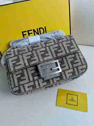 FENDI Fendi Chain Bag adopta una versión de réplica de alta gama de cuero original importado de prim
