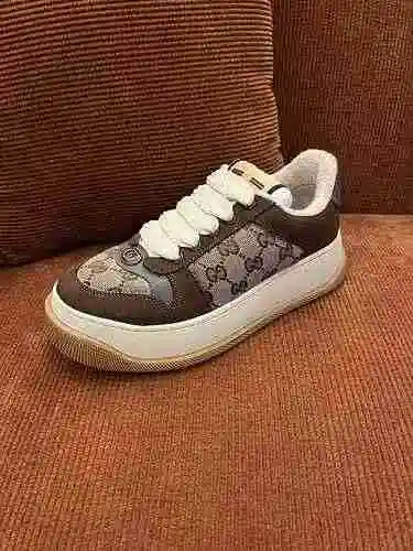 Código de pareja GUCCI: 0831C20 Talla: Mujer 35-41 Hombre 39-45.