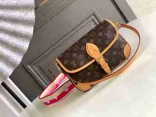 El bolso bandolera LV Louis Vuitton adopta una versión de alta gama de cuero original importado de p