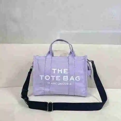 La bolsa de compras está hecha de tela vaquera importada, con una bolsa de regalo de entrega de alta