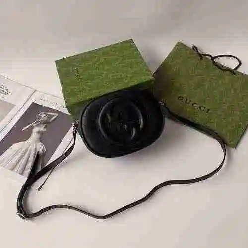El bolso bandolera GUCCI Gucci está hecho de material de lona importado con una bolsa de regalo de e