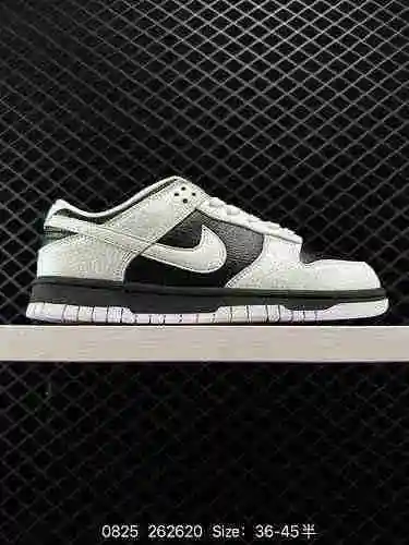 Con un zapato de skate deportivo casual de corte bajo retro Nike SB Dunk Low Pro de tamaño medio. Al