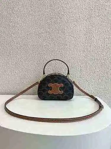El bolso cruzado está hecho de material de lona importado, con una bolsa de regalo de entrega de alt