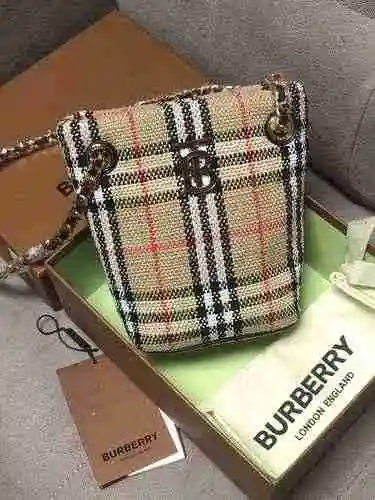 El bolso Bur Burberry Rona está hecho de cuero original importado de primera calidad, versión réplic