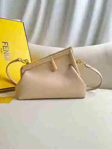 FENDI El bolso cruzado Fendi adopta una versión de réplica de alta gama de cuero original importado 