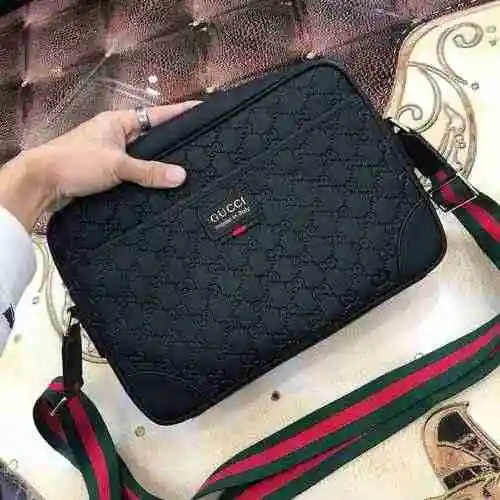 Bolso bandolera GUCCI Gucci para hombre hecho de material de lona importado, bolsa de regalo con ent