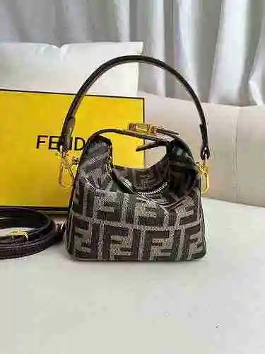 FENDI Fendi Medieval Bag adopta una versión de réplica de alta gama de cuero original importado de p