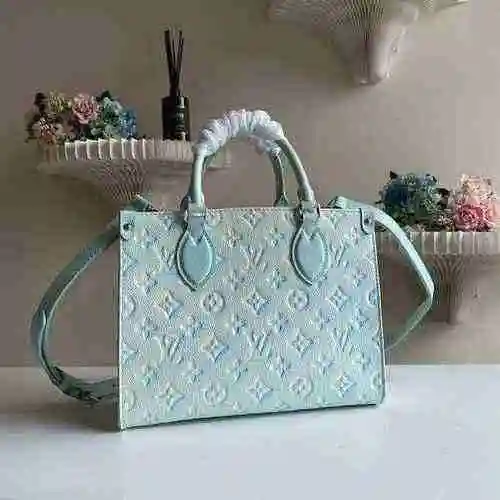 El bolso adopta cuero original importado de alto nivel y una réplica de alta gama para la entrega. B