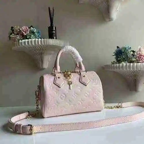El bolso está hecho de cuero original importado de primer nivel y una réplica de alta gama para su e