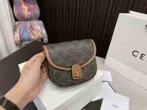 El bolso cruzado está hecho de material de lona importado, con una bolsa de regalo de entrega de alt
