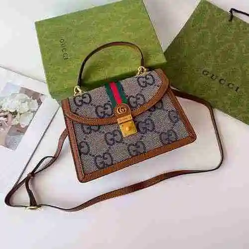 El bolso bandolera GUCCI Gucci está hecho de material de lona importado con una bolsa de regalo de e