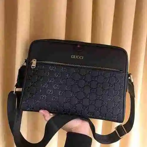 Bolso bandolera GUCCI Gucci para hombre hecho de material de lona importado, bolsa de regalo de entr