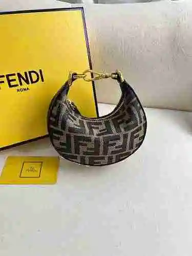 FENDI Fendi Underarm Bag adopta una versión de réplica de alta gama de cuero original importado de p